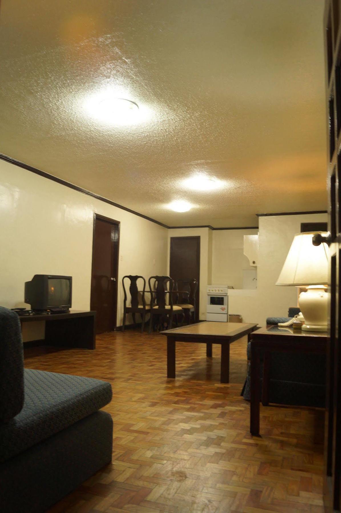 El Rico Suite Makati By Reddoorz Макати Экстерьер фото