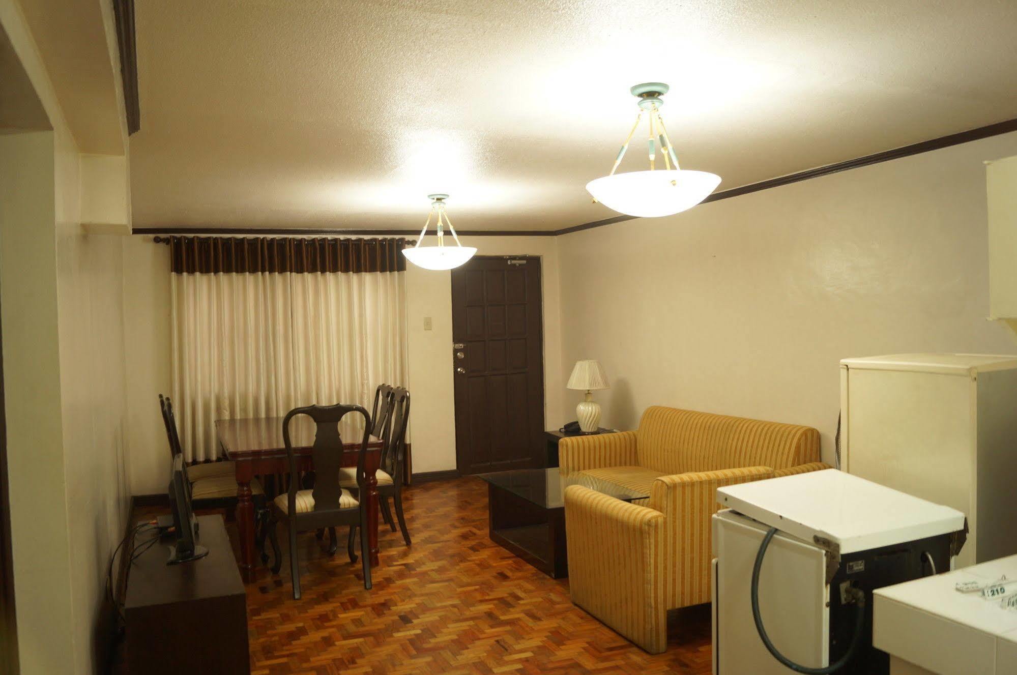 El Rico Suite Makati By Reddoorz Макати Экстерьер фото