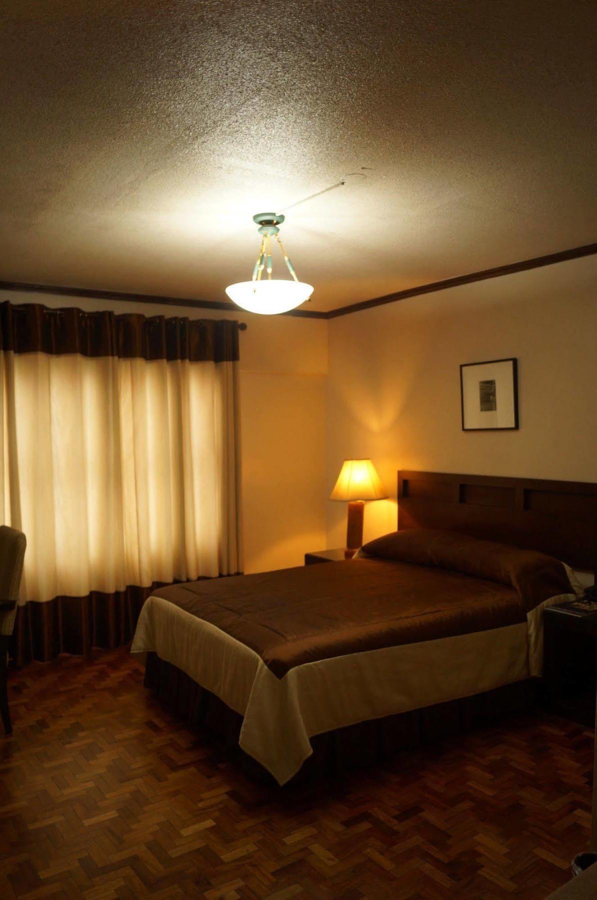 El Rico Suite Makati By Reddoorz Макати Экстерьер фото